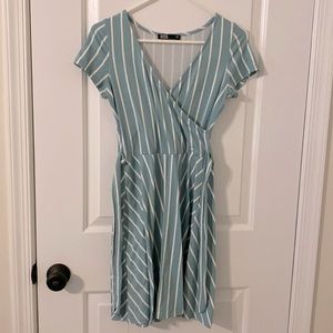 Mini dress w, tie waste, super soft material size small